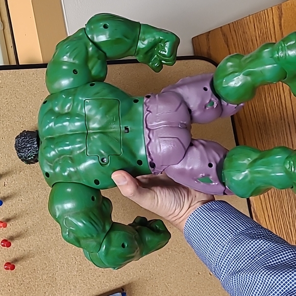 Incredible Hulk Action Figure - Picture 2 of 2